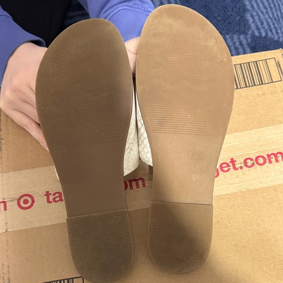 Steve Madden Cream Textured Slide Sandals - Picture 4 of 4